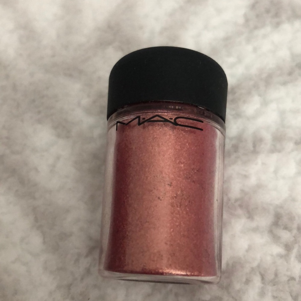 MAC Rose pigment